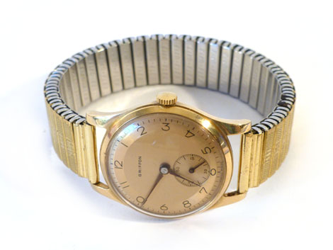 A 9ct gold cased gentleman's wristwatch by Griffon, the brushed gilt dial with Arabic numerals and