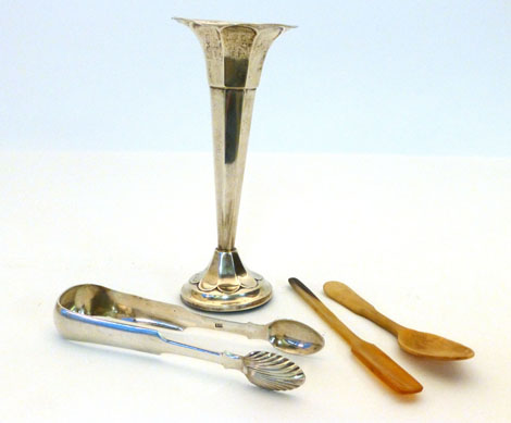 A pair of George IV Scottish silver Fiddle pattern sugar tongs with shell engraved bowls, initialled