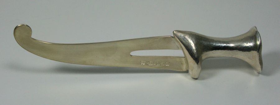 HIROSHI SUZUKI - Britannia standard silver knife Sheffield 2003, the blade of curved conventional