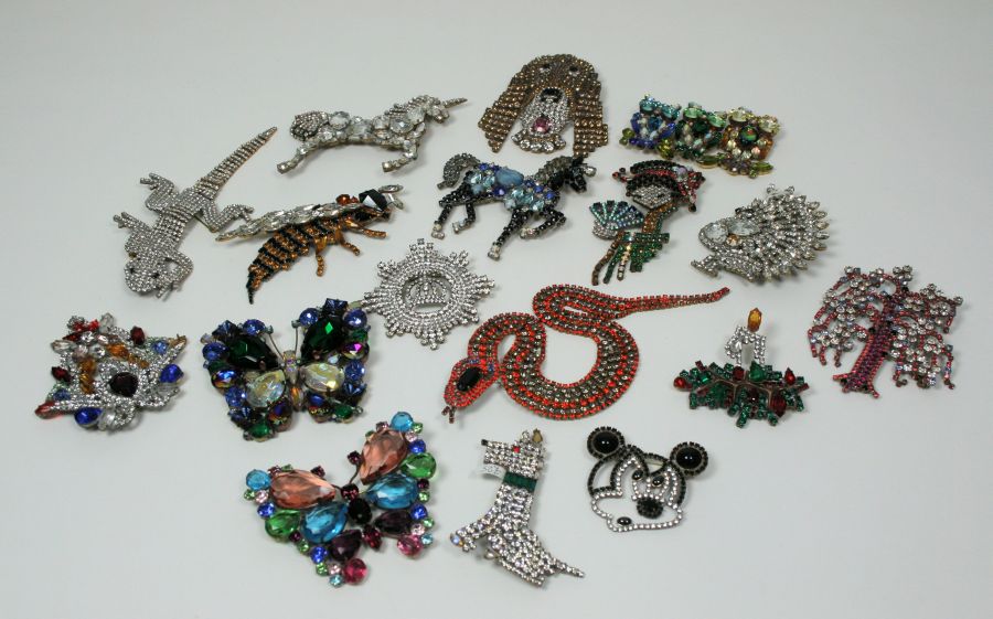 LILIEN CZECH - a collection of costume jewellery in the style of Butler & Wilson, to include various