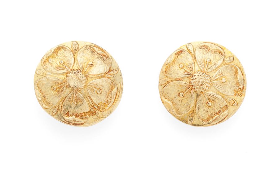 MALCOLM APPLEBY - A pair of 18ct gold earrings with millennium hallmarks, of circular outline with
