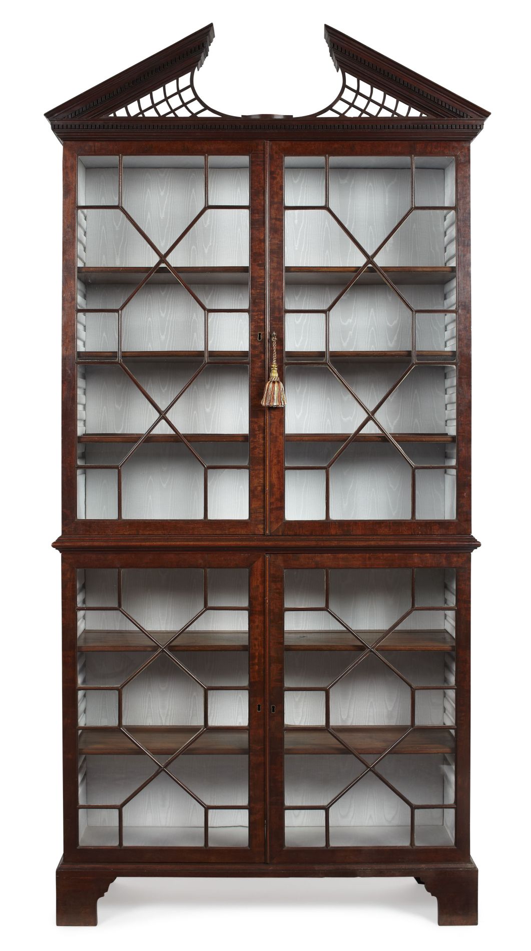 GEORGE III MAHOGANY BOOKCASE 18TH CENTURY the broken arch pediment with trellis panels above a