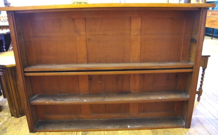 An early 20th century mahogany freestanding bookcase with four adjustable shelves measuring 95x137cm