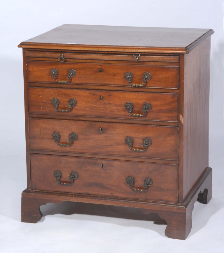 A MAHOGANY SMALL STRAIGHT FRONT CHEST of four drawers with brushing slide on bracket feet, 77cm