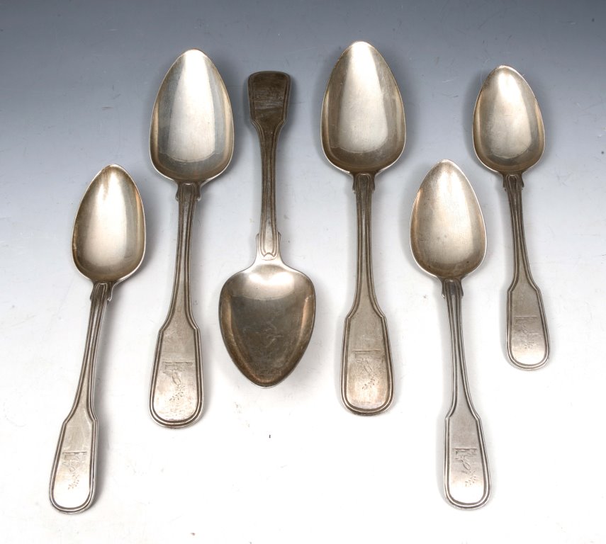 A COLLECTION OF SIX SPOONS (three dessert spoons and three table spoons), in the fiddle and thread