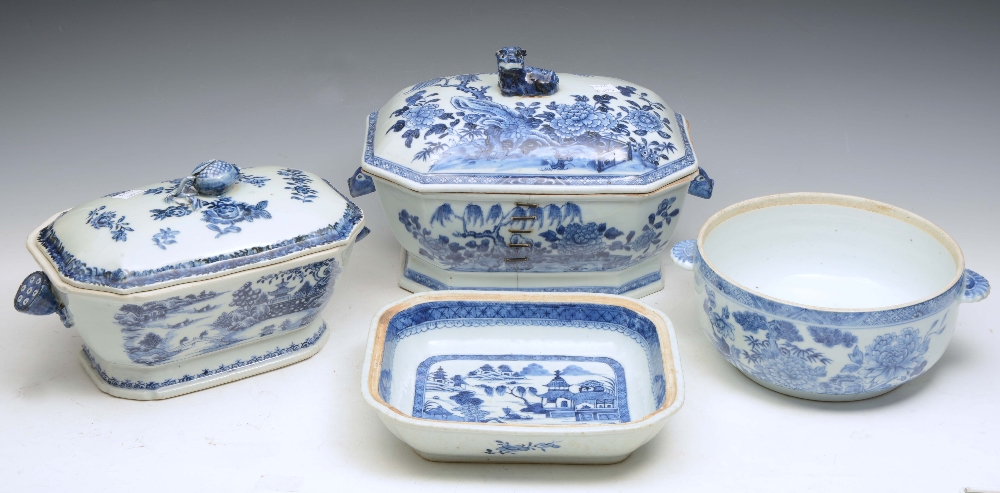 A CHINESE BLUE AND WHITE PORCELAIN EXPORT TUREEN BASE with lotus pod handles, bridge and willow