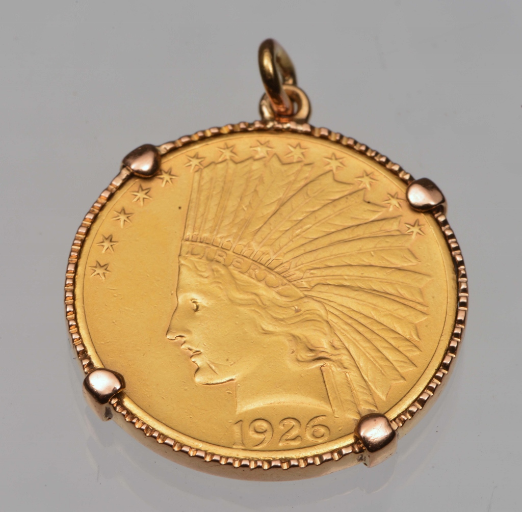 A GOLD PENDANT set with a United States gold Ten Dollar coin, 1926, 19.4 grams total