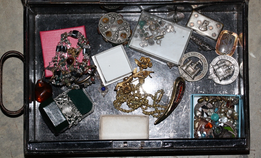 A COLLECTION OF VARIOUS SEMI PRECIOUS AND COSTUME JEWELLERY and other items