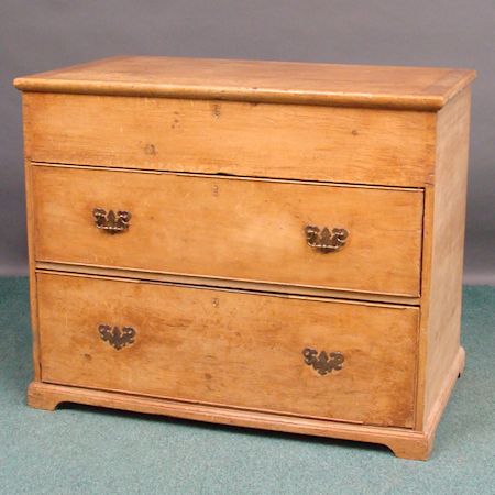 A large Victorian pine mule chest, with a hinged lid and drawers below, 105cm