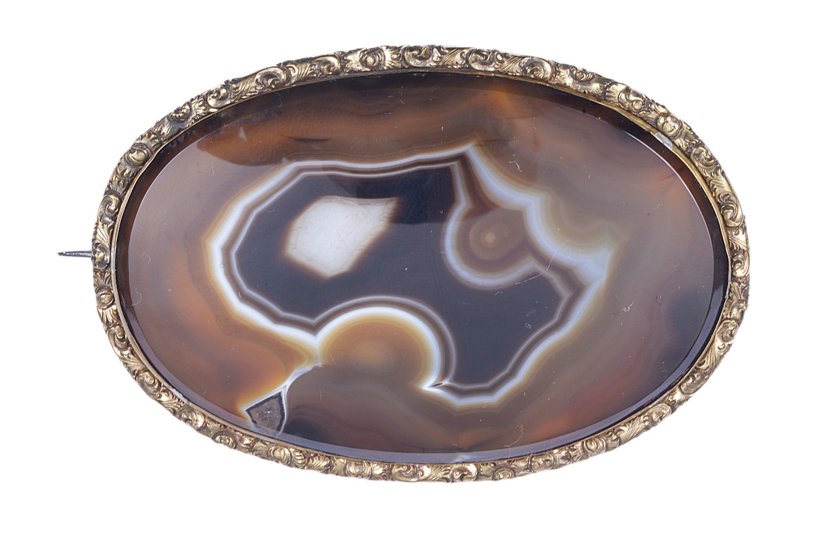 BANDED AGATE BROOCH, MID 19TH CENTURY the oval banded agate within a foliate and scroll gold