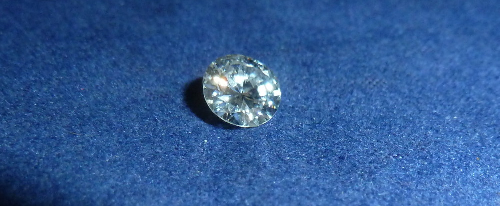 A single unmounted brilliant cut diamond approximately 0.98 carat