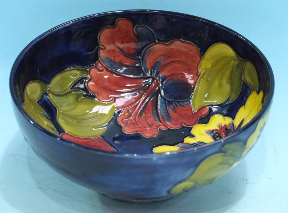 A 1950`s Moorcroft hibiscus pattern bowl, diameter 6¼"