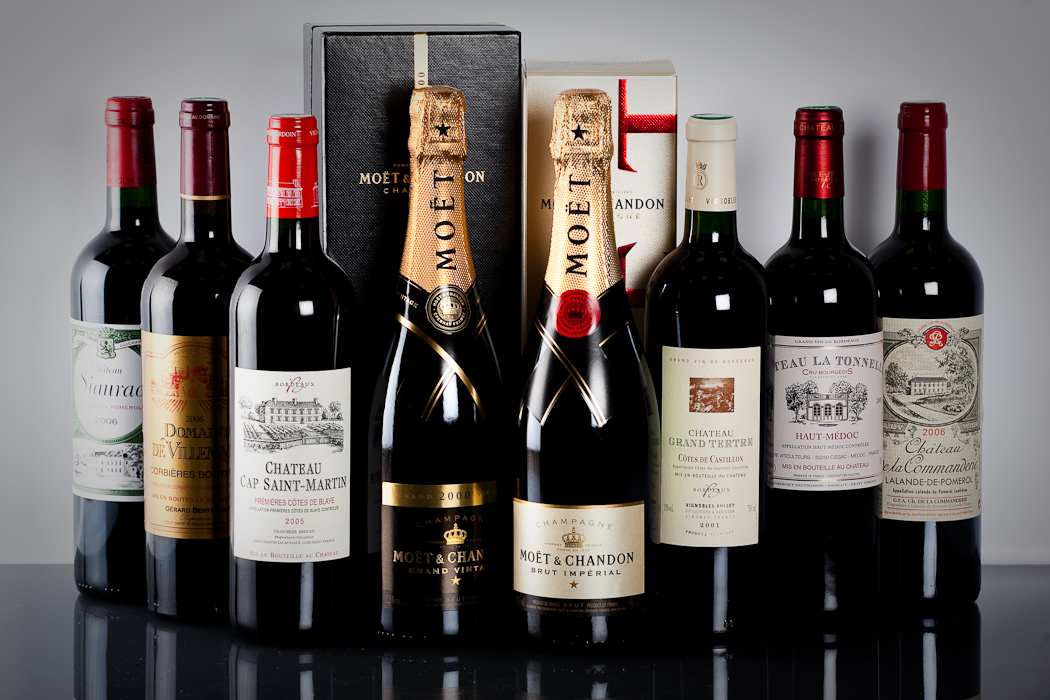 CHAMPAGNE AND WINE SELECTION MOET & CHANDON 2000 Grand Vintage Champagne. 75cl, 12.5 volume. In