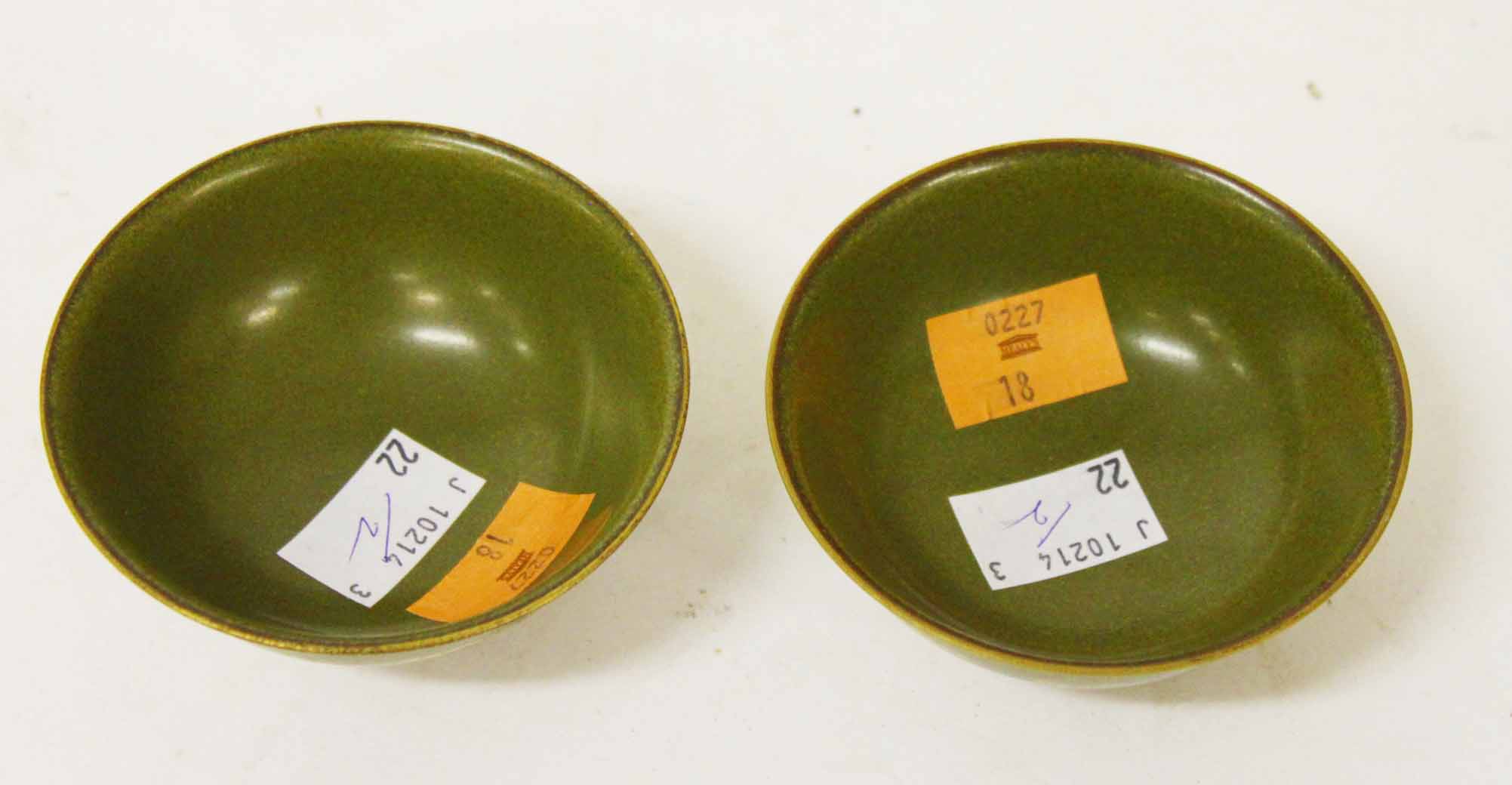 A PAIR OF GREEN AND GILT DECORATED CHINESE SMALL BOWLS, 
each decorated with bats amongst clouds, on