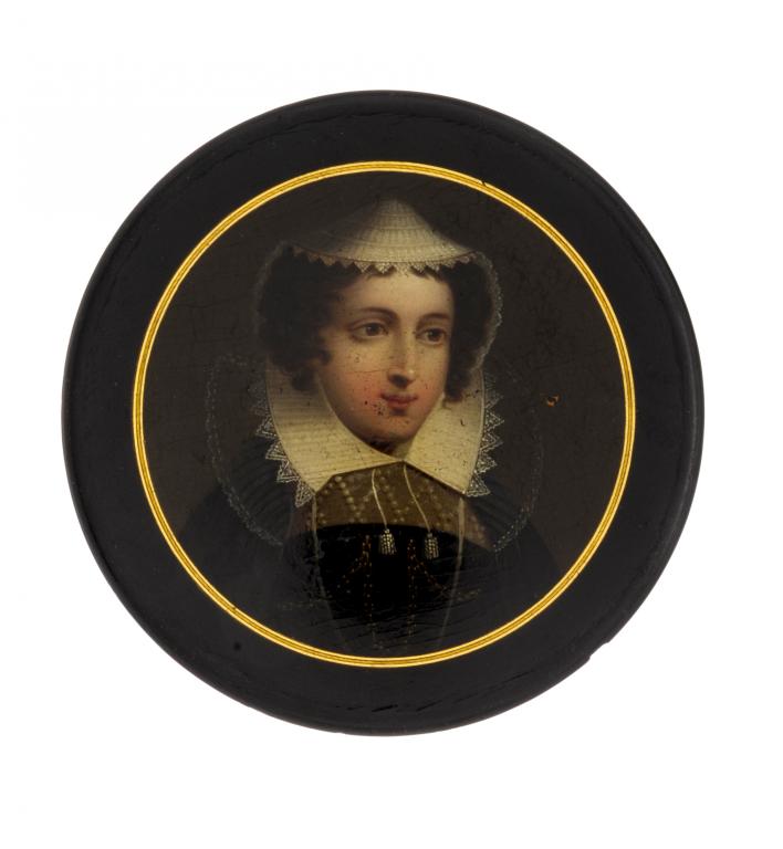 A GERMAN PAPIER MÂCHÉ SNUFF BOX AND COVER BY STOBWASSER the cover painted with Mary Queen of