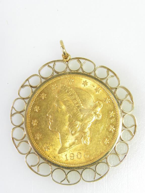 GOLD COIN. UNITED STATES OF AMERICA $20, 1906 MOUNTED IN A 9CT GOLD PENDANT, 39.5G