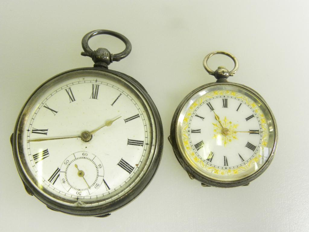 A SILVER LEVER WATCH WITH ENAMEL DIAL IN ENGINE TURNED CASE, BIRMINGHAM 1897 AND ANOTHER SILVER