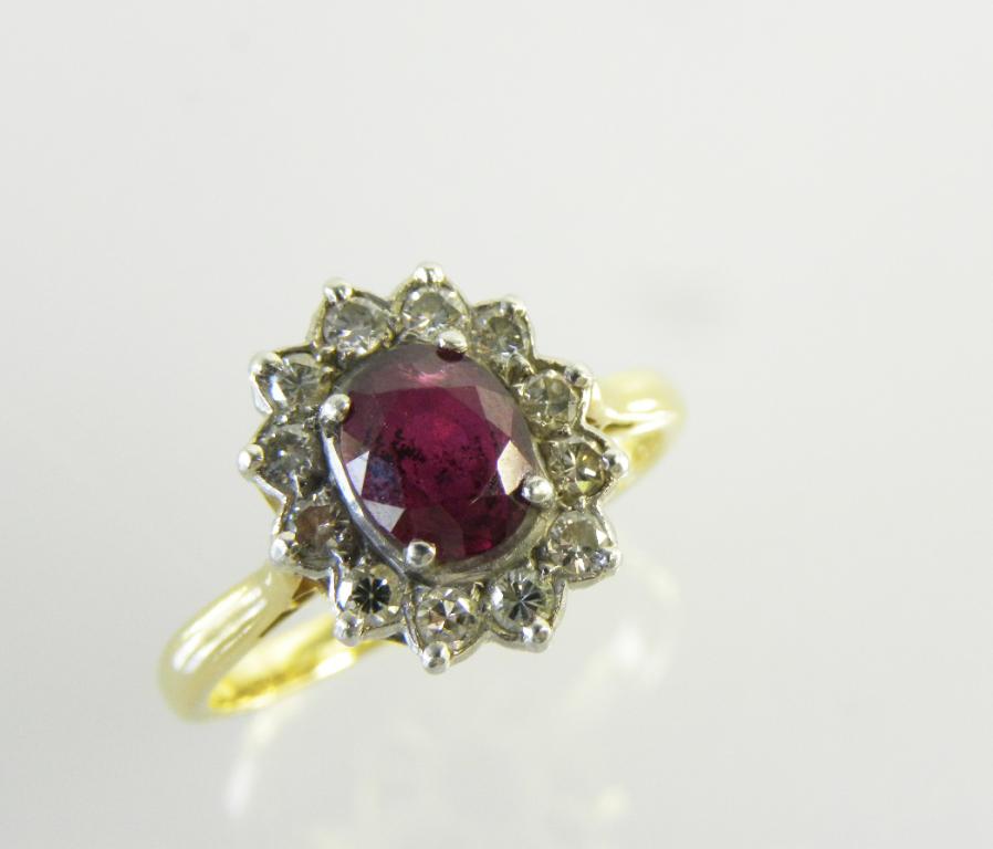 A RUBY AND DIAMOND CLUSTER RING, IN GOLD MARKED 18CT PLAT, 3.5G