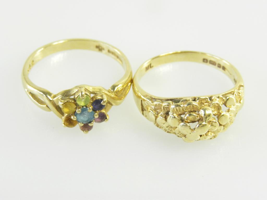 TWO 9CT GOLD RINGS, ONE GEM SET, 5G