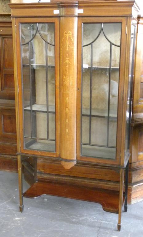 AN EDWARDIAN INLAID MAHOGANY CHINA CABINET