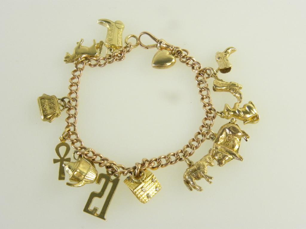 A GOLD CHARM BRACELET, 27G