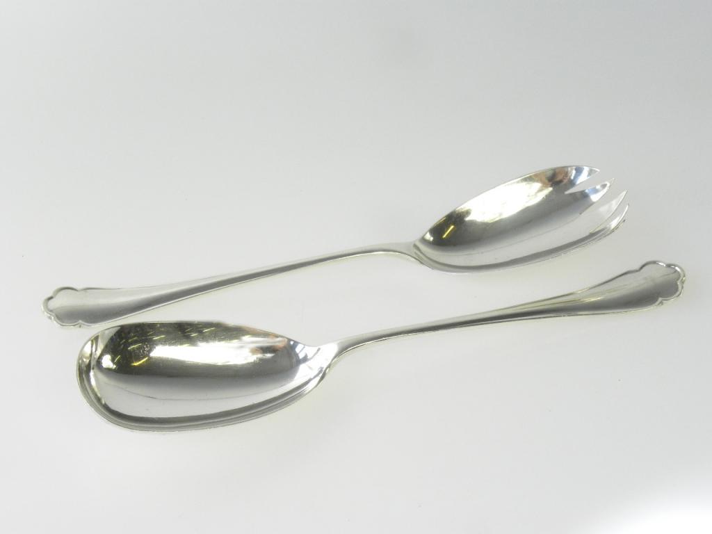 A PAIR OF GEORGE V SILVER SALAD SERVERS, SHEFFIELD 1929 AND `30, 6 OZS
