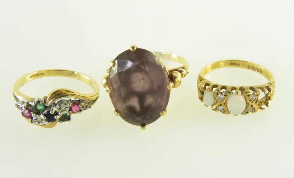 THREE GEM SET RINGS IN GOLD