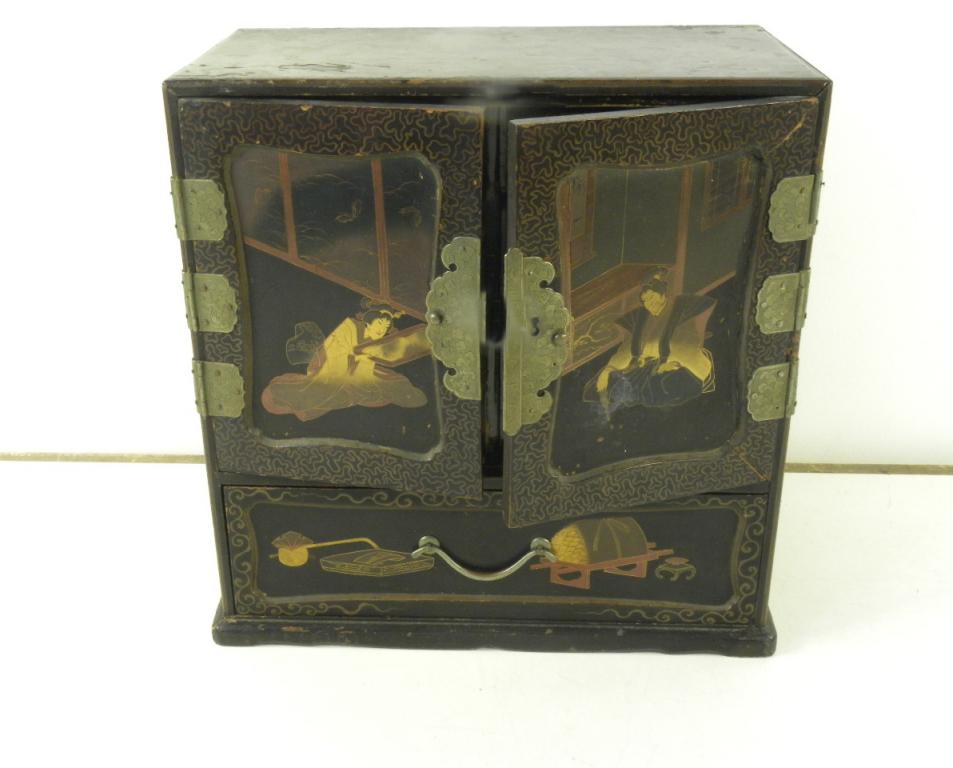 A JAPANESE LACQUER TABLE CABINET, LATE 19TH C