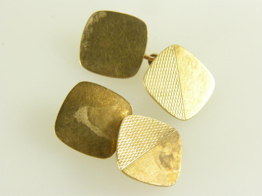 A PAIR OF 9CT GOLD CUFF LINKS, BIRMINGHAM 1936, 4.5G