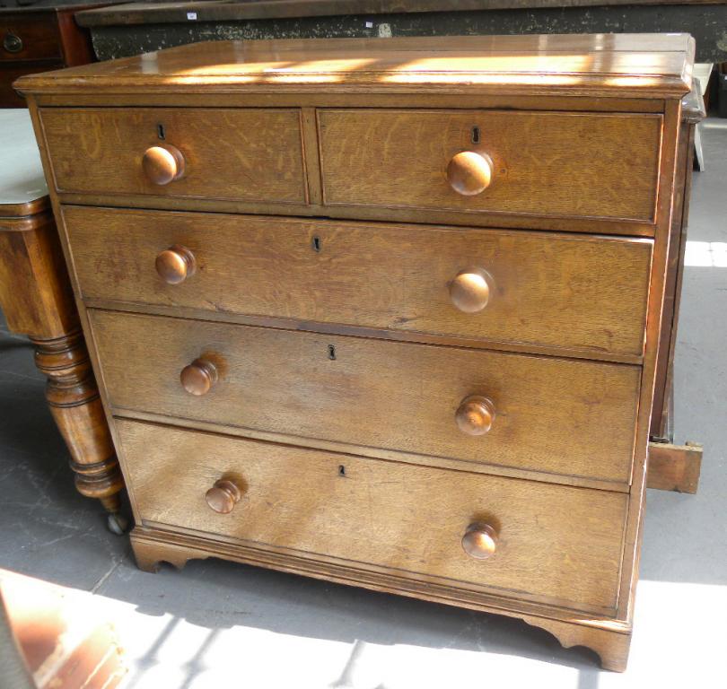 A GEORGE III OAK CHEST OF DRAWERS