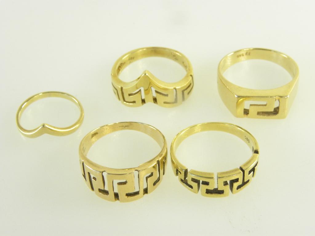FIVE GOLD RINGS MARKED 585, 15G