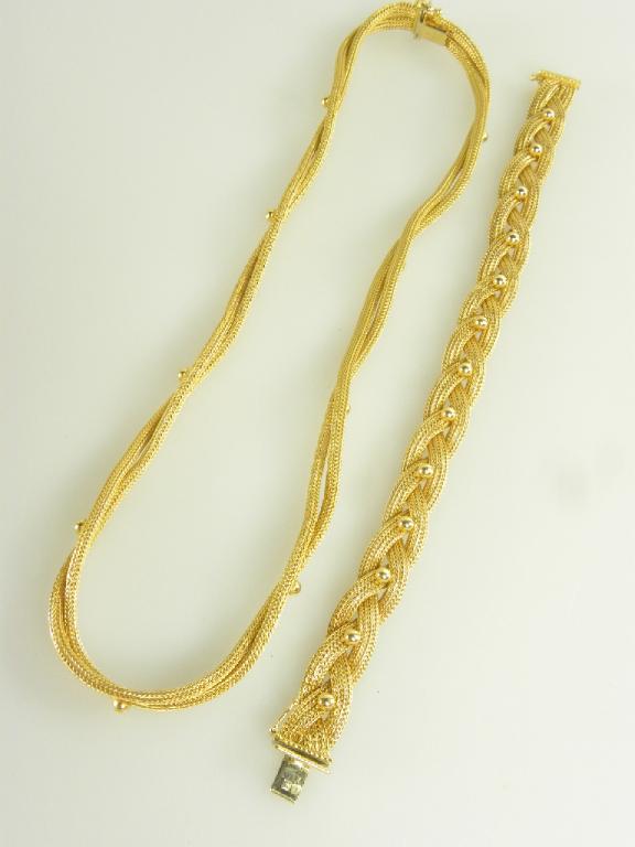 A GOLD WOVEN MESH NECKLACE AND BRACELET MARKED 750, 57G