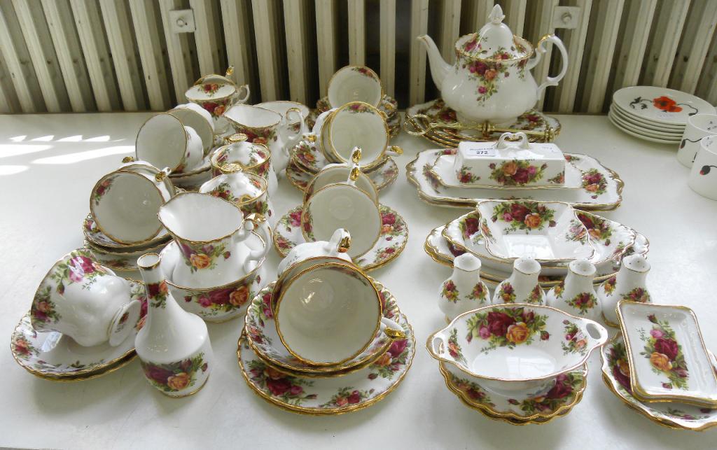 A ROYAL ALBERT OLD COUNTRY ROSES TEA SERVICE CONSISTING OF: 15 CUPS, 13 TEA PLATES, 12 SAUCERS, 2