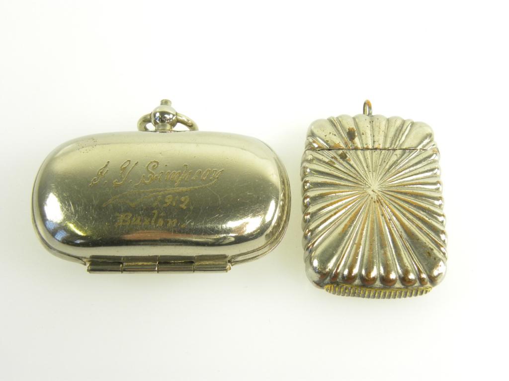 AN EDWARDIAN EPNS REEDED VESTA CASE AND A PLATED SOVEREIGN/HALF SOVEREIGN - POSTAGE STAMP CASE