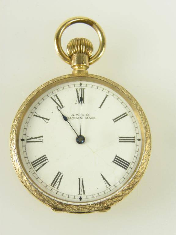 A GOLD KEYLESS FOB WATCH WITH ENAMEL DIAL IN ENGRAVED CASE, MARKED 10C, C1900