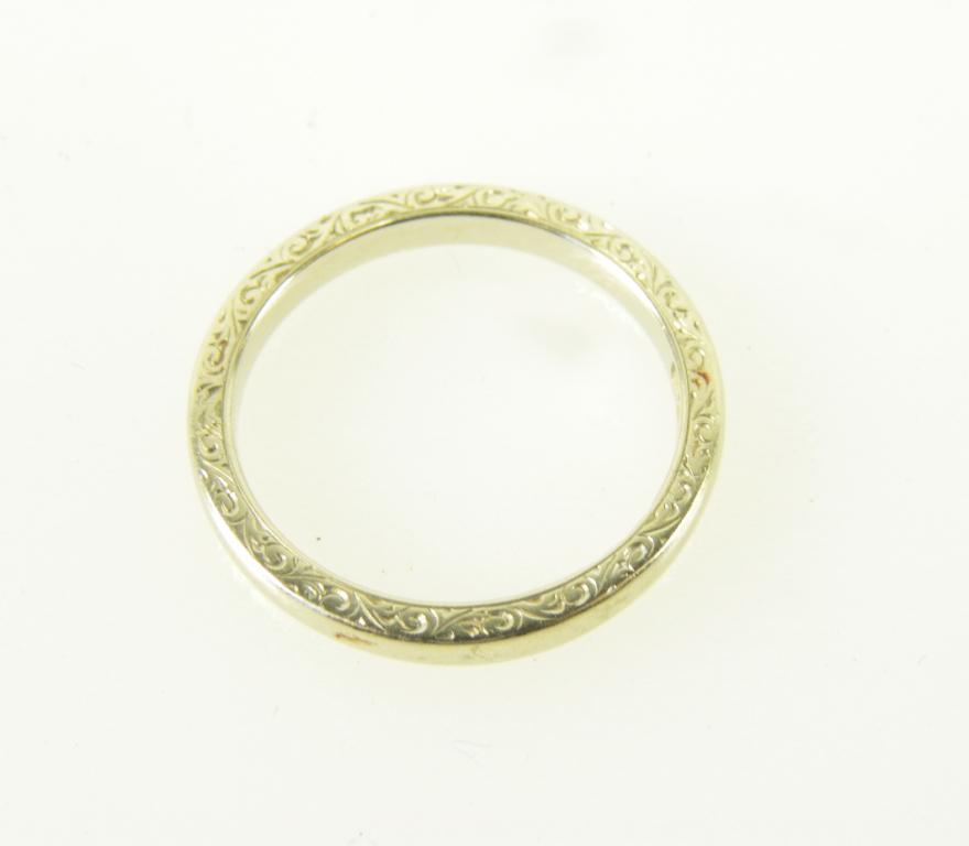 AN 18CT WHITE GOLD WEDDING RING, 3G