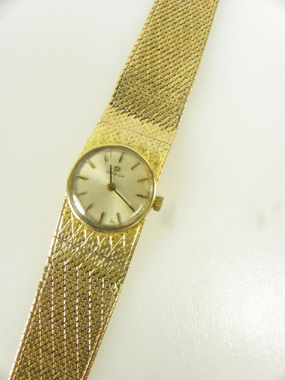 AN OMEGA 9CT GOLD LADY`S WRISTWATCH, BOXED, 38G GROSS