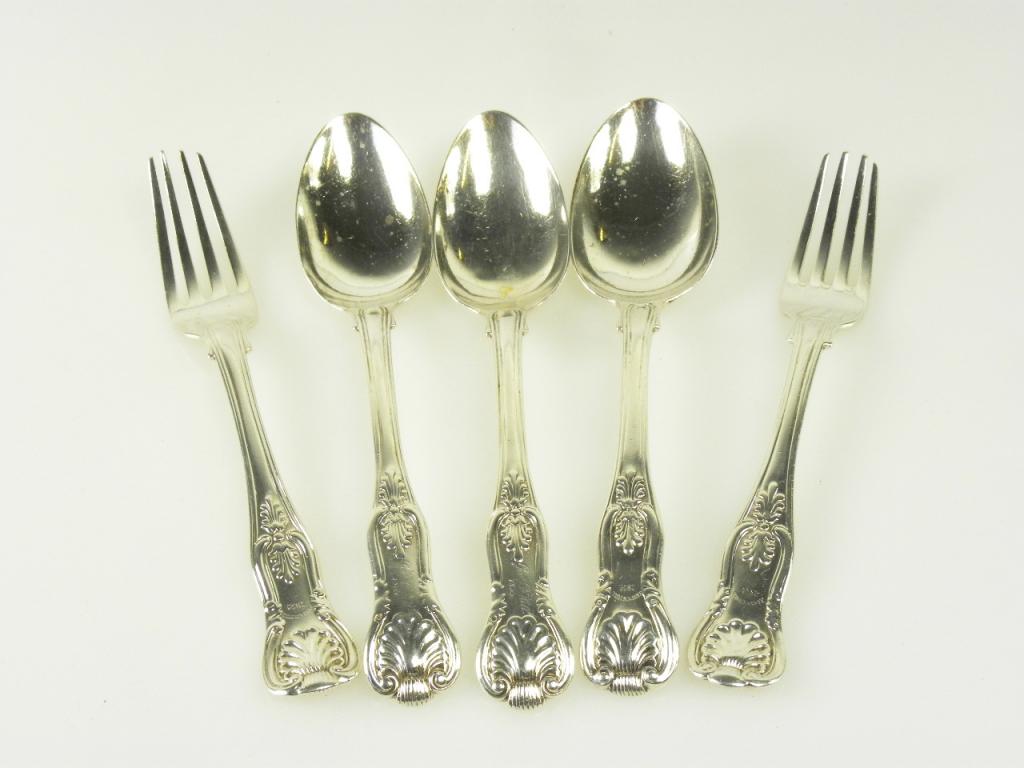 THREE WILLIAM IV/VICTORIAN SILVER DESSERT SPOONS AND TWO DESSERT FORKS, KINGS PATTERN, ALL LONDON
