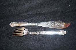 Fish server with silver handle