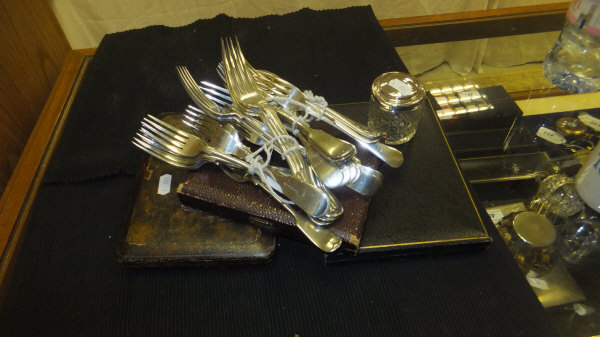 Two cased sets of mid 20th Century butter knives together with a collection of souvenir spoons and