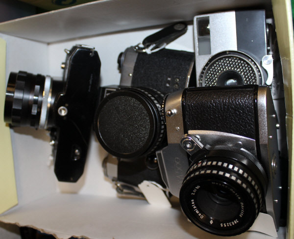A collection of five cameras to include a Petri Flex IV, Praktica Super TL, Ricoh Auto 35, Chinon