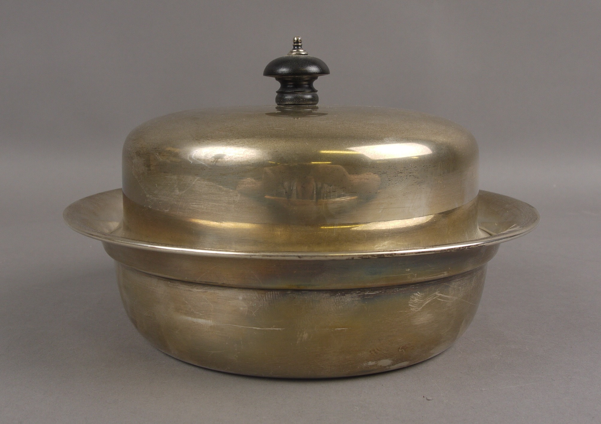 A GEORGE V SILVER MUFFIN DISH, James Dixon & Sons Ltd., Sheffield 1935, plain circular with liner