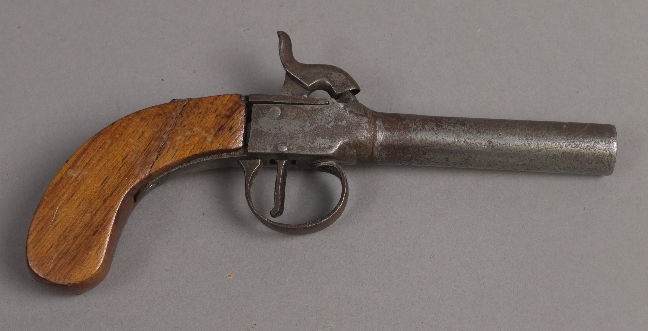 A 19TH CENTURY BOXLOCK PERCUSSION POCKET PISTOL, with plain walnut stock (damages), 19cm overall