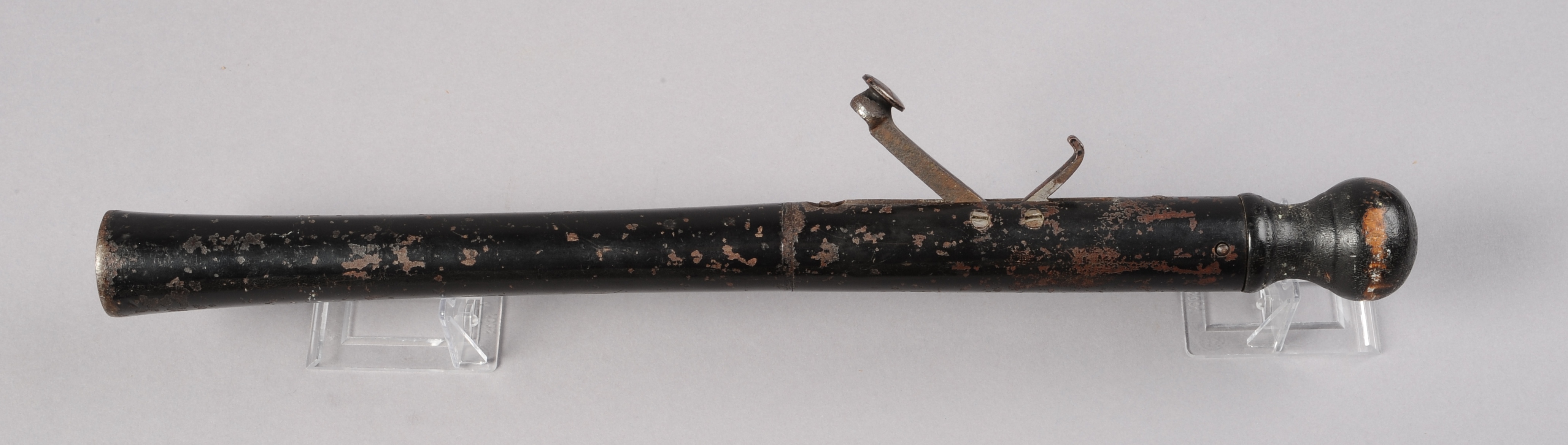 AN EARLY VICTORIAN PERCUSSION PISTOL, formed as a truncheon, the black-enamelled barrel with