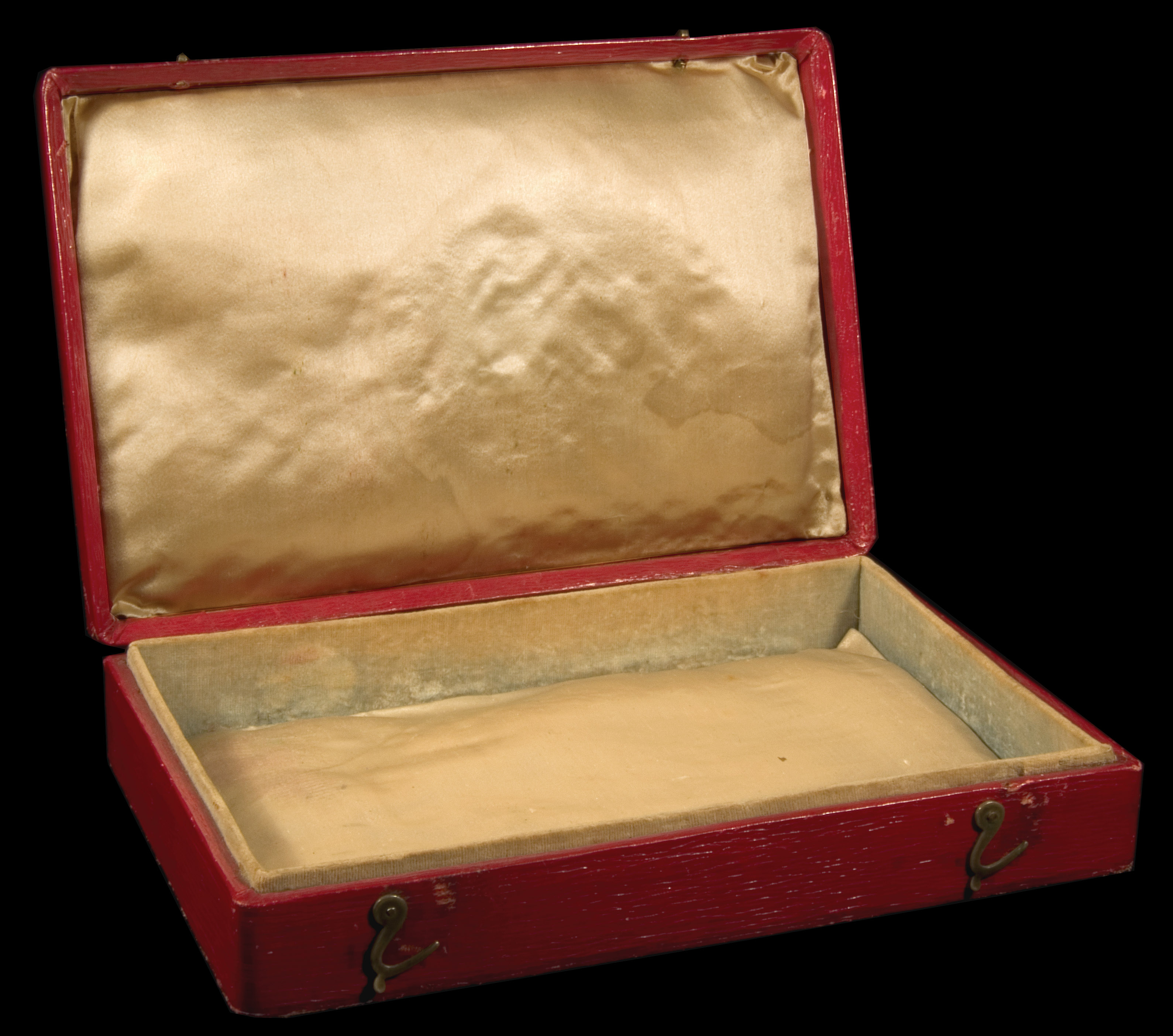 *Russia, Case: A mid-19th Century case for Orders, in plain red with pale blue velvet and white