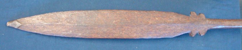 Early 20th Century Moari Tribal carved fighting club / paddle: Carved large fighting club with