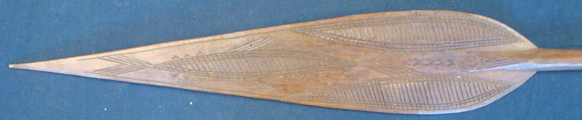 Early 20th Century Tribal Oceania carved paddle club: Having carved design to the main body together