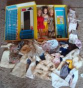 1970s Rare Vintage Sindy Hotel Travel Case: Great condition case having 3 original Dolls and a