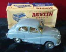 Victory Models 1/18th scale Austin Somerset: Large scale battery operated plastic model is grey,