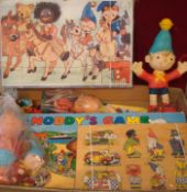 Collection of Noddy related Items: To include Bendy Noddy, Wooden Puzzle, Plastic moneybox, Marx